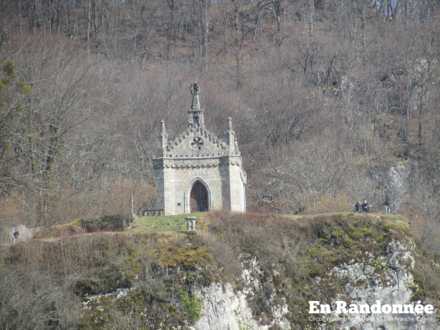 Vue sur la chapelle de Saint-Erminfroid