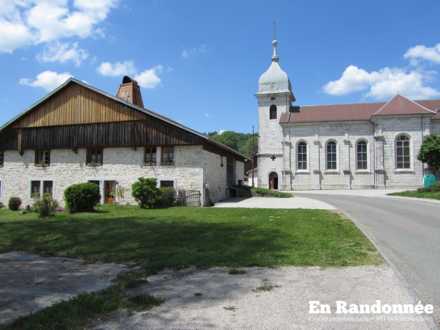 Ferme traditionnelle et église de La Chaux