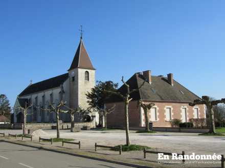 Mairie devant l'église d'Annoire