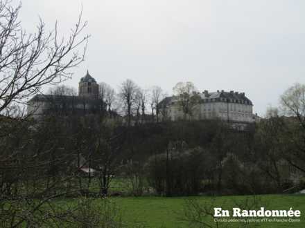 Vue sur le château et l'église de Champlitte