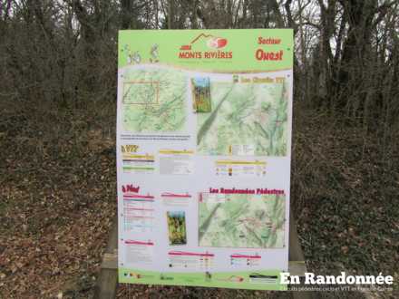 Panneau de départ des randonnées dans la zone artisanale