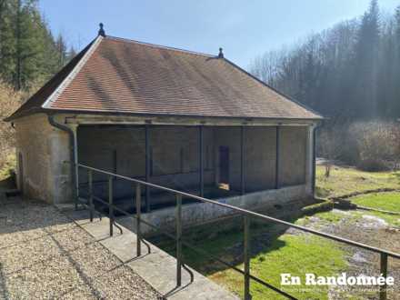 Ancien lavoir, rue de la Creuse