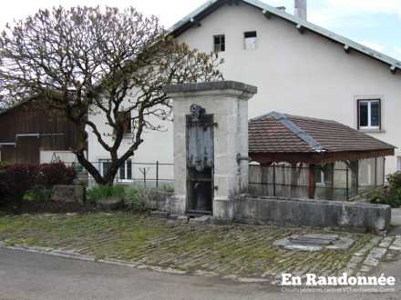 Ancienne fontaine de Longevelle