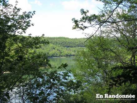 Vue sur le lac de Vouglans