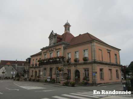Hôtel de ville, Grande rue