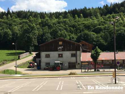 Parking des Randonneurs face à la ferme