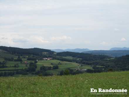 Vue sur le hameau des Grandes Fontaines et les Vosges