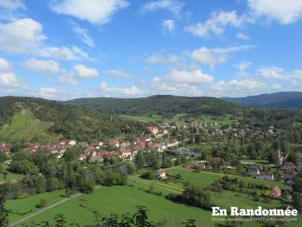 Belvédère avec vue sur Port-Lesney et ses vignes