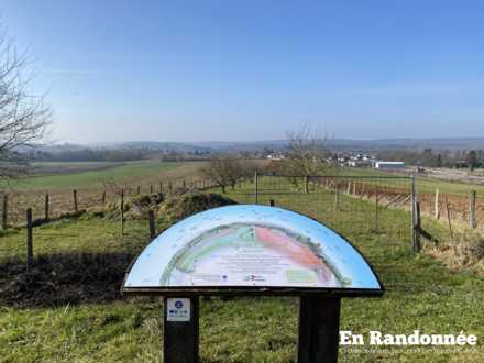 Table d'orientation, vue sur les vergers de Rioz