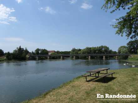 Aire de pique-nique à proximité du camping municipal