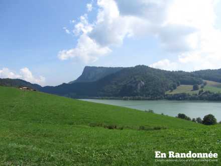Vue sur le lac Brenet et la Dent de Vaulion