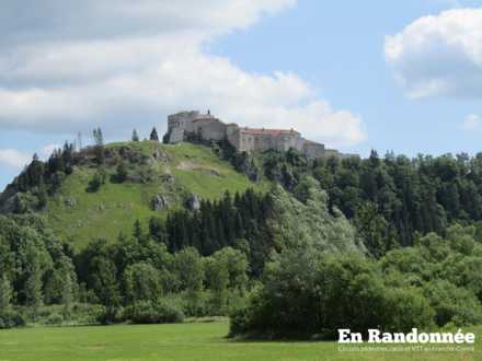 Vue sur le château de Joux