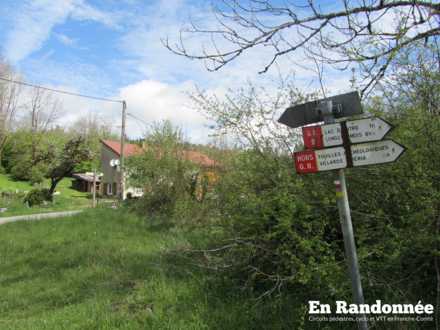 Panneaux GR9 direction le lac d'Antre