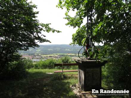Belvédère du Tilleul avec sa vue sur Arinthod
