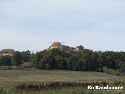 Vue sur le château de Montby
