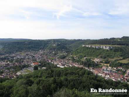 Vue sur Ornans depuis la Roche d'Ully