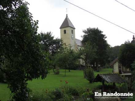 Vue sur l'église de Montarlot