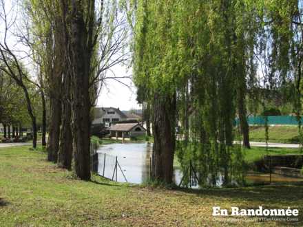Lavoir, rue de l'église
