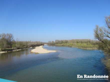 Vue sur le Doubs depuis le pont de Longwy