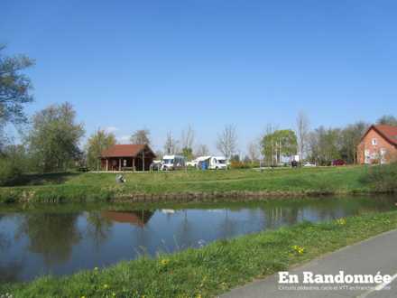 Aire de pique-nique et de camping-cars