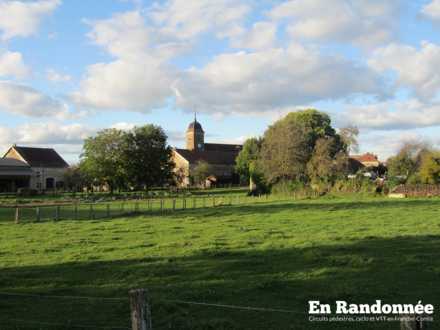 Centre du bourg avec son église